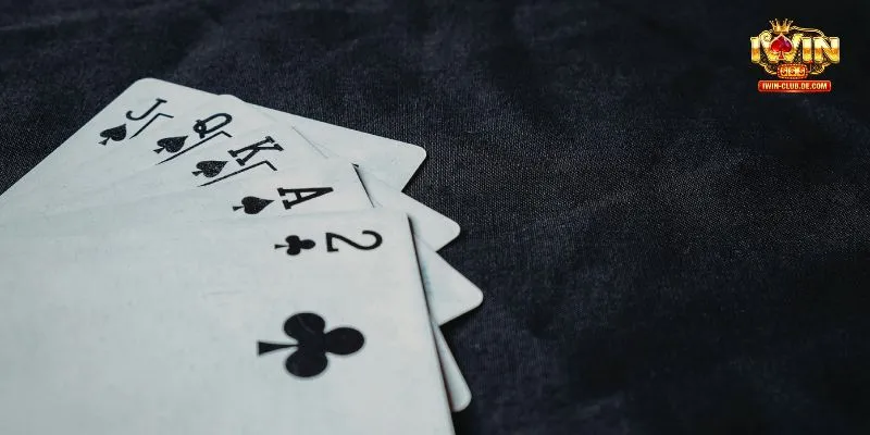 Tìm hiểu  hình thành và phát triển bài tú lơ khơ